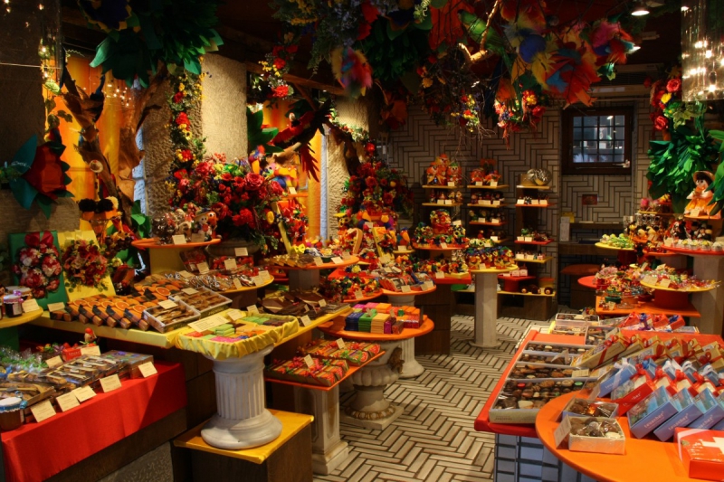 vente-COGOLIN-min_candy_store_chocolate_shop_chocolate_switzerland-393515