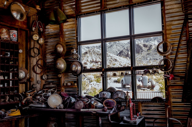 vente-COGOLIN-min_shop_window_part_junk_abandoned-138873